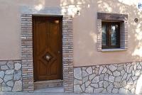 One bedroom ground floor apartment with walk-in Roman shower (2 adults)