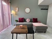 Petit Boudoir Lyonnais neuf terrasse climatisé - B&B Vénissieux