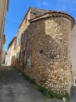 Charmante maison de village avec terrasse - B&B Riez