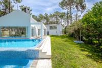 Aroeira Modern Grand Villa With Pool by Homing - B&B Aroeira
