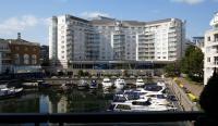 Waterfront Apartment in Chelsea Harbour - B&B London