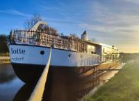 8 Personen Hausboot mit Hot Tub, Sauna, Kaminofen, Klimaanlage, Lounge, Sonnendeck und Garten mit Buddelschiff direkt hinterm Deich in Otterndorf - Chambres d'hôtes Otterndorf