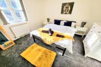 Large Modern House with Private Parking - B&B Heeley
