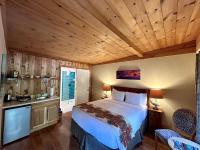 Habitación con cama grande