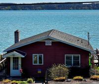 Forever Red Cottage on Cayuga Lake - B&B Seneca Falls