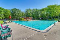 Home with Pool and Lake in Jim Thorpe 6 Mi to Dtwn! - Bed and Breakfast Jim Thorpe