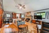 Walk to Barretts Park Wooded Cabin with Grill! - B&B