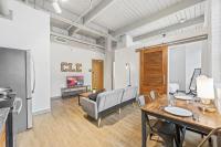 Charming DT Loft l Parking l Fast Wi-Fi l Café - B&B Cleveland