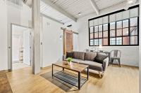 Charming DT Loft l Parking l Fast Wi-Fi l Café - B&B Cleveland