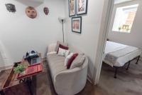 Chic Lower-Level Stay - Prime Walkable Locale - Bed and Breakfast Denver