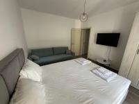 Apartman Aki 2 - Bed and Breakfast Bar