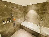 Appartamento con 2 Camere da Letto, Balcone e Vista mare