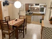 Studio apartment in split level bungalow with pool access - B&B Kochi