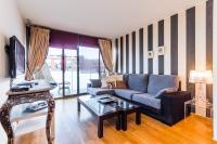 Quiet modern 2 bed apartment with Balcony, Pool and Free Parking - B&B Barcellona