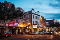NEW, Euro-Style Suite, Whyte Avenue, AC, Netflix, Sleeps 6! - B&B Edmonton
