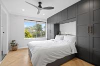 Newport Apartment with Water Views - B&B Newport