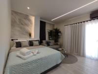 Deluxe Double Room (2 Adults + 1 Child)