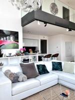 Penthouse 220 m2 with private bedroom and bathroom, offering a stunning view over Brussels - B&B Brussels