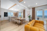 Penthouse Apartment Golden View with private Jacuzzi and 100m2 terrace - Makarska Exklusiv - Chambres d'hôtes Makarska