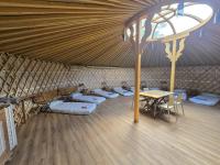 Habitación compartida mixta de 10 camas