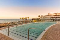 Front line beach apartment in The Edge with sea views - B&B Estepona
