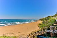 Huis Der Scheepers aan Zee - Shakas Rock - 2BR Modern Coastal Apartment - Beachfront - Serviced Daily - Chambres d'hôtes Ballito