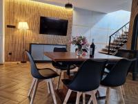 Domy na Roztoczu Aleja Lipowa B,G,J,K Sauna Jacuzzi - Bed and Breakfast Zwierzyniec