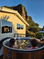 Nikauscapes - Hot Tub in Punakaiki Village - Chambres d’hôtes Punakaiki