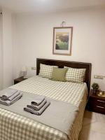 Ático con terraza privada, solárium y piscina en zona tranquila - B&B Fuengirola