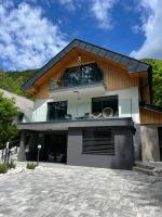 Pine Tree Holiday House - B&B Gozd Martuljek
