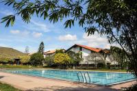 Rose Villa-AC 3 Bed rooms,15 mins to airport with gated community & swimming pool - B&B Kotugoda