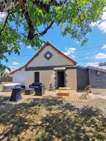 La Demeure du Faon Gîte raffiné 4P avec piscine & jacuzzi, au cœur de la Sologne, proche Châteaux de la Loire, Zoo de Beauval et Center Parcs - B&B