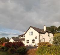 mature 4 bedroom home with relaxing garden and wonderful views - B&B Carlow