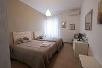 Camera Doppia con Letti Singoli con Servizi Igienici in Comune