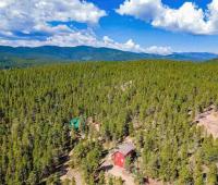 Arapaho Forest Lodge w Hot Tub + Trail Access - B&B