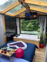 Kamer met Kingsize Bed en Uitzicht op Meer