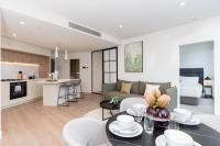 City Escape 2 Bedroom next to Skybus with Sauna Pool and Gym - Chambres d'hôtes Melbourne