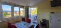 Appartamento con 2 Camere da Letto, Balcone e Vista mare