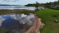 Charmigt Villa bredvid sjön Örlen - B&B