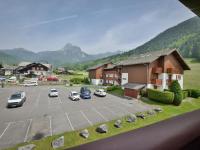 Charmant Duplex avec Balcon et Parking à Bernex, Proche Remontées Mécaniques - FR-1-498-36 - Chambres d’hôtes Bernex