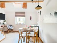 Modern Apartments with Air Conditioning, Vistula Boulevards, Cracow city heart - Chambres d'hôtes Cracovie