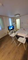 Best Location in Seoul 1 - 1min to Bangbae station, 1min to Airport Bus, Private room with kitchen - Ferienwohnung Seoul