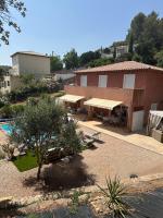 Villa 3ch piscine vue dégagée - B&B