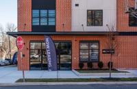 Opulence in Olive with Free Parking, 2 BR 2 baths Suite, 5 beds and Sleeps 8 - Chambres d’hôtes Orange