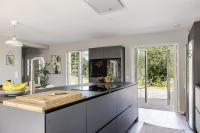 Large and newly built family home in Goteborg - Bed and Breakfast Härryda