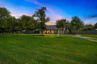 Stylish Family Fun! Pool, Hot Tub, Volley Ball, Arcade & Boat Parking - B&B McQueeney