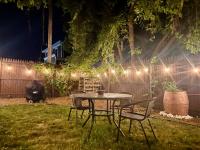 2BR Pet Friendly Gem with Garden - Bed and Breakfast Burlington