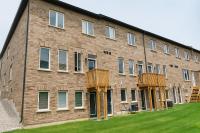 2024-Built 3BR Cambridge Townhome Sleeps 7 with Free Parking, WiFi, Full Kitchen, Laundry & Foosball - 8 Mins to African Lion Safari - Great for Families, Groups & Work Stays! - Chambres d'hôtes Cambridge