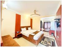 Hotel SB INN Near Jagannath Temple & Sea Beach -Free Wi-Fi- Restaurant & Free Parking Facilities # All Room Attached Balcony with Fully Air Conditioned # Best Luxuary Hotel - Ferienwohnung Puri