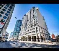 Core Downtown Toronto-8 Sleeper-6 Beds-2 Bathrooms-Washrooms-Free Parking-CN Tower-Ripleys Museum-Blue Jays Stadium-Rogers Centre-Scotia Arena-MTCC-In front-Gym-Pool-Jacuzzi Sauna-Filter Drinking Water-WiFi-Cot - Chambres d'hôtes Toronto